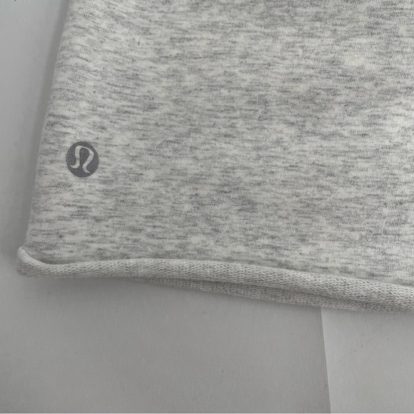 Lululemon Blissed Out Shorts Women’s 4 Light Gray - Picture 4 of 9